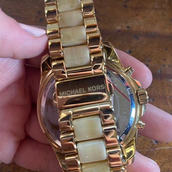 NEW Michael Kors Women’s Two-toned watch - Picture 3 of 5